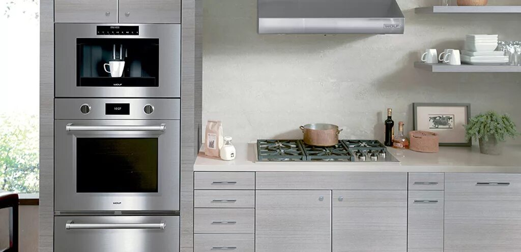 Кухня со встроенным духовым шкафом фото Встраиваемые кофемашины с гарантией от производителя и бесплатной доставкой в Мо