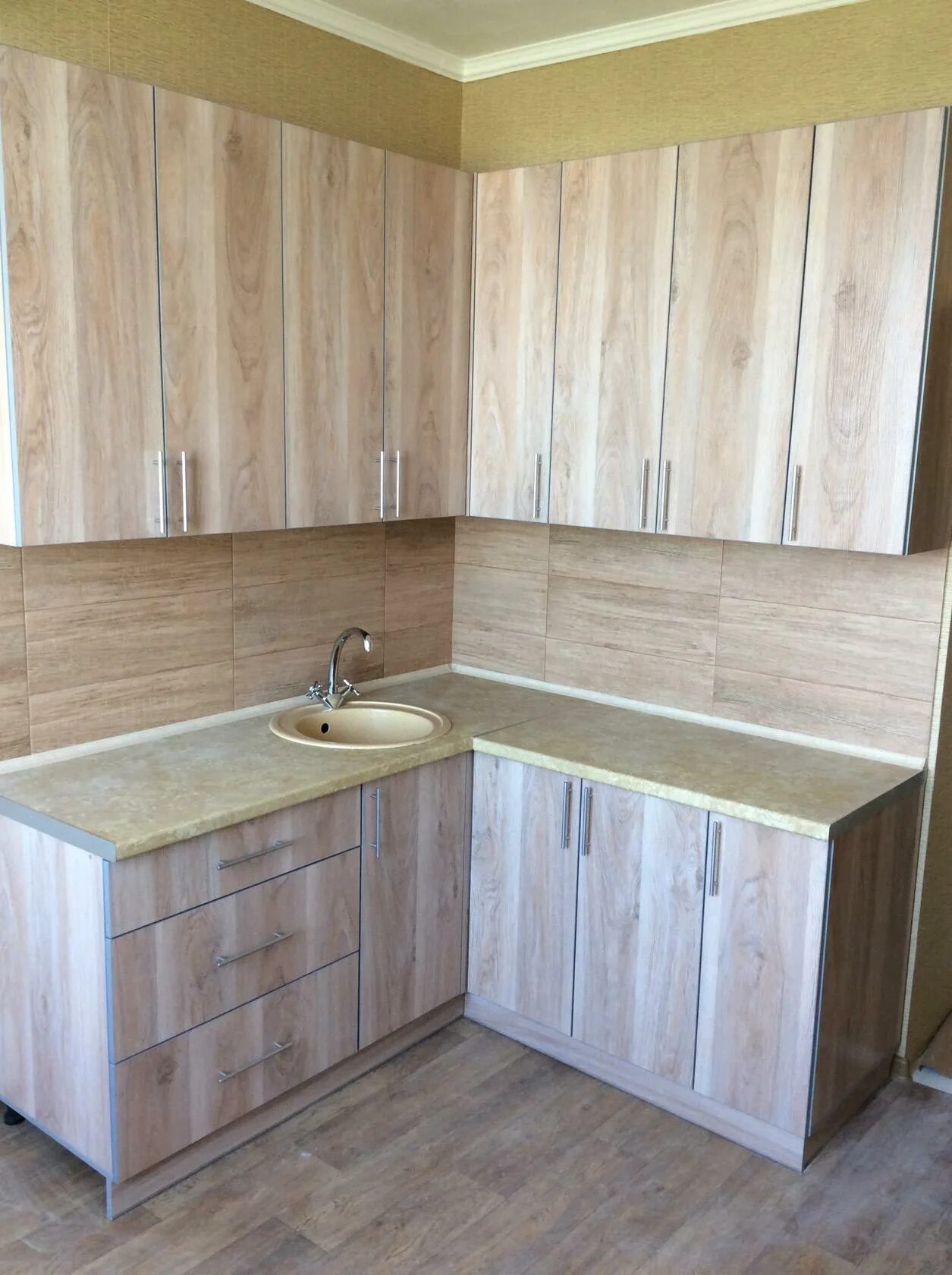 Кухня сосна фото Недорогие кухни с ДСП фасадами в Севастополе. Купить кухню недорого, фото / диза