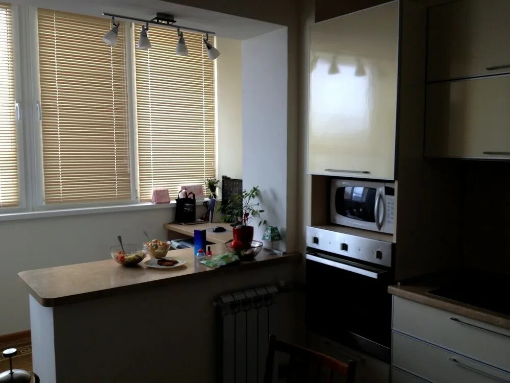 Кухня совмещенная с балконом реальные фото Объединение балконов и лоджий с кухней в Москве под ключ Компания "Окна Борна"