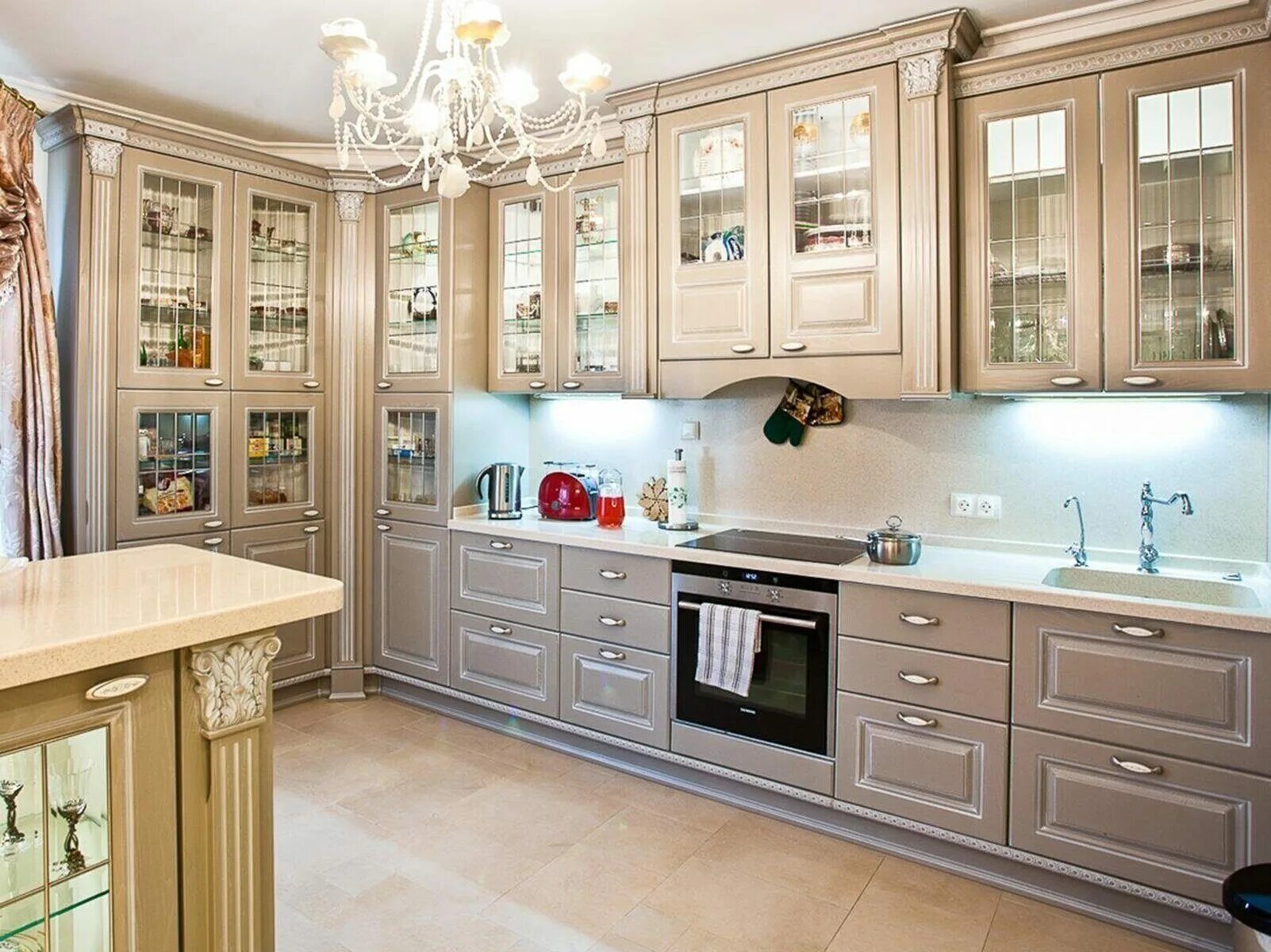 Кухня современная классика фото угловая Классические кухни из массива ясеня дуба бука. Деревянная кухня на заказ Кухонны