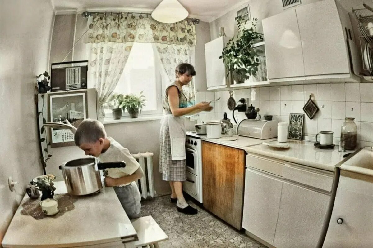Кухня ссср фото Могли часами стоять в очереди: какие вещи мечатали заполучить почти все женщины 