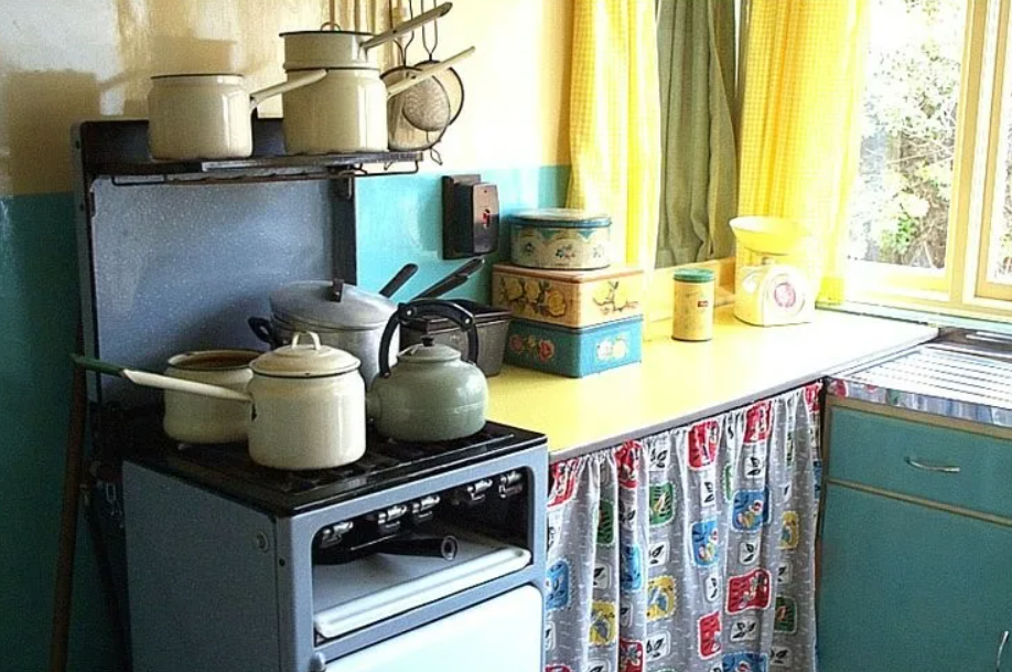 Кухня ссср фото СССР "заботился" о своих гражданах, поэтому строил очень маленькие кухни в хрущё