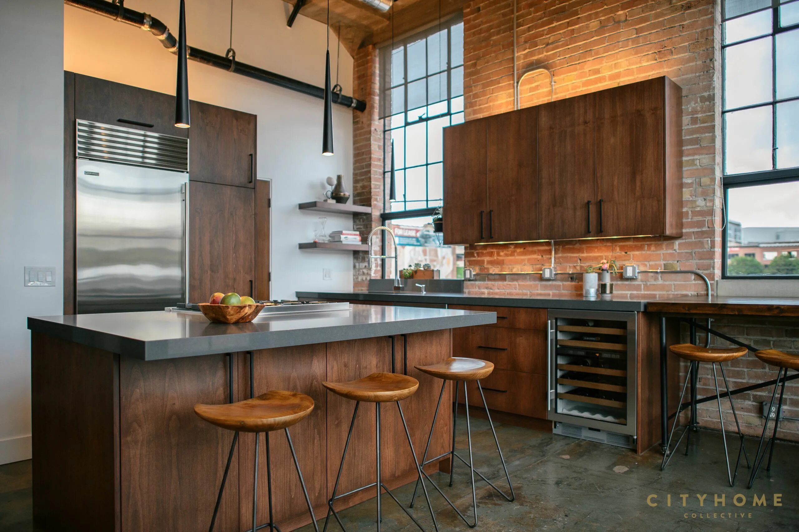 Кухня стиля лофт дерево Quint-Essentials Bar-Made Beauties Cozinha, Casa container, Tijolo