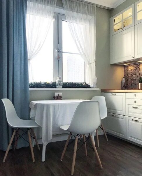 Кухня стол у окна фото дизайн Небольшая светлая кухня 2023 Квартирный вопрос дизайн интерьер стиль ВКонтакте