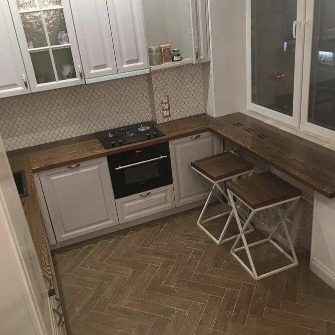 Кухня столешница подоконник дизайн фото 10 маленьких кухонь с подоконником-столешницей Небольшие кухни, Интерьер кухни, 