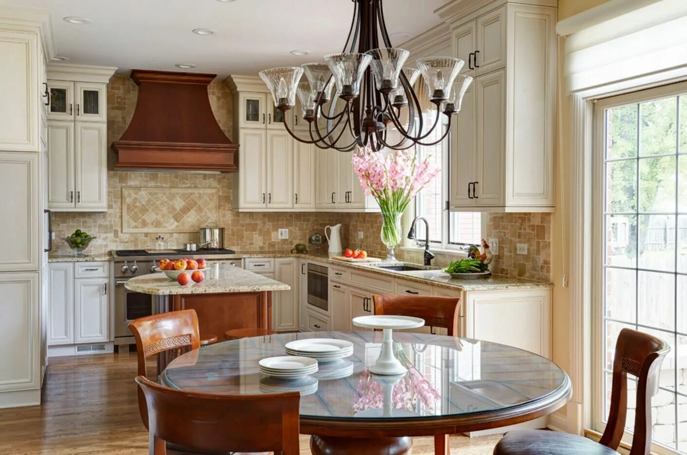 Кухня столовая дизайн интерьер фото частного дома В классическом исполнении Дизайн небольшой кухни, Дизайн интерьера кухни, Украше