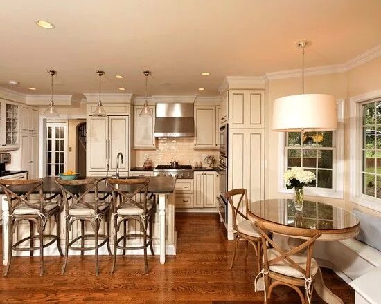 Кухня столовая фото Traditional Kitchen Breakfast Nook Design, Pictures, Remodel, Decor and Ideas - 