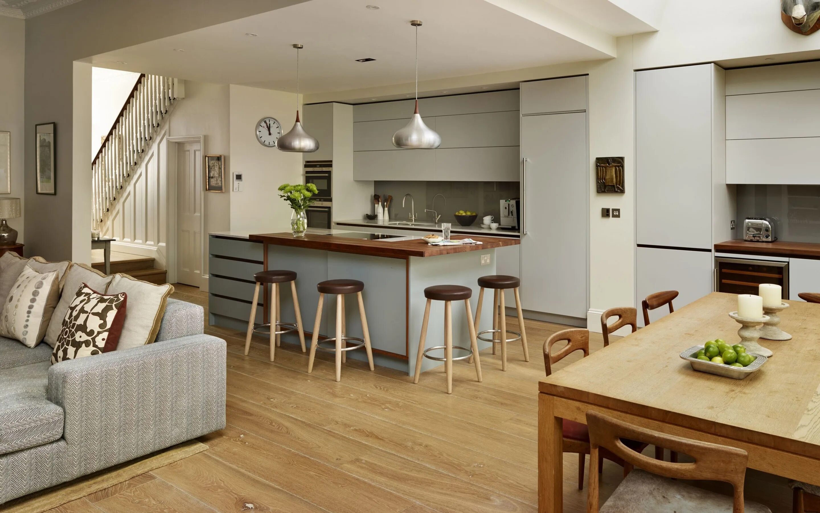 Кухня столовая гостиная планировка 35 кв Пазл большая и светлая кухня - разгадать онлайн из раздела "Интерьер" бесплатно