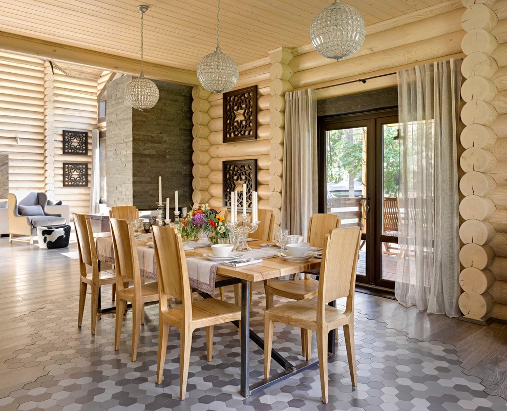 Кухня столовая в деревянном доме дизайн фото Деревянный дом на Волге в Ульяновской области - Столовая - Москва - от эксперта 