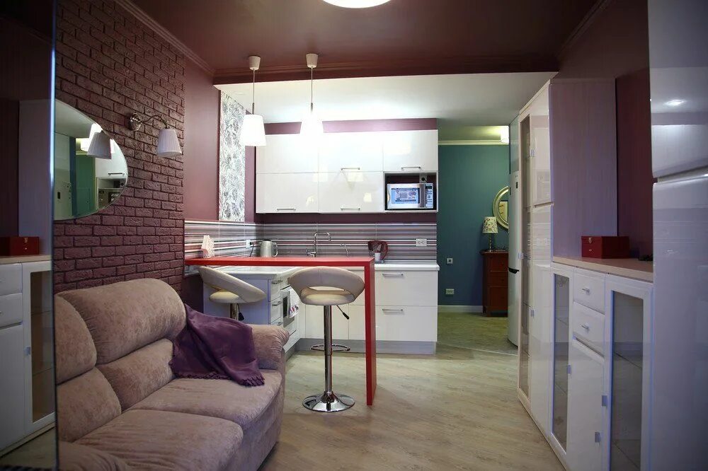 Кухня студия 14 кв м фото Обои с текстурой под кирпич в интерьере квартиры-студии Декорирование однокомнат