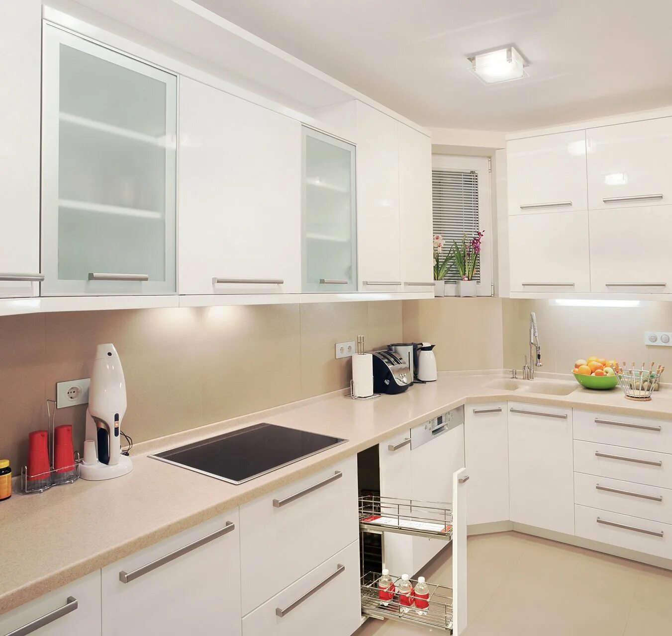 Кухня светлая маленькая фото реальные Светлая кухня дизайн угловая - Дом Мебели.ру