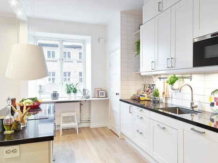 Кухня светлая маленькая фото реальные cocina blanca suelo madera - Buscar con Google White kitchen furniture, Home kit