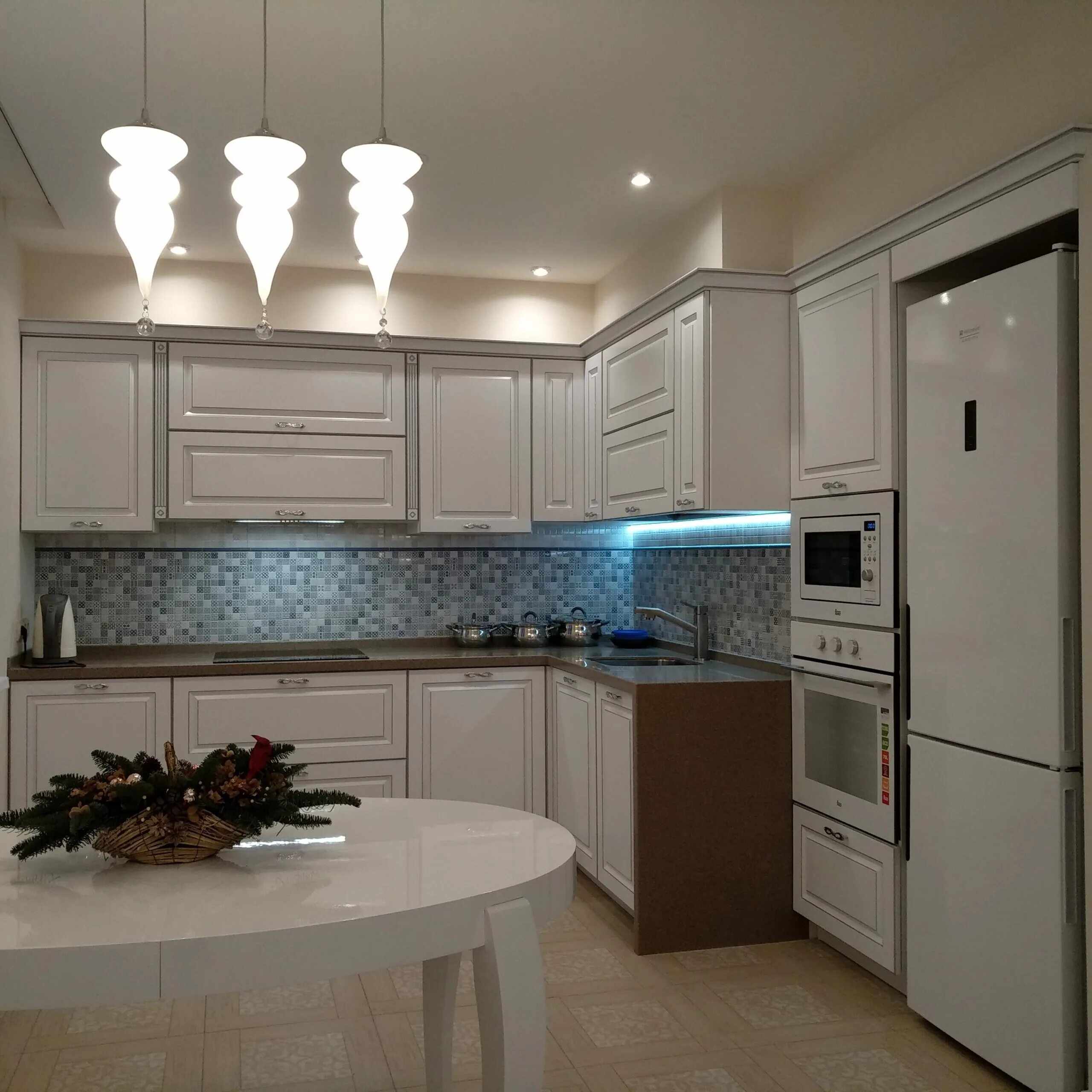 Кухня светлая угловая современная фото Угловая кухня светлая Столетти КОНТЕРО - Кухни Столетти - производство в Екатери