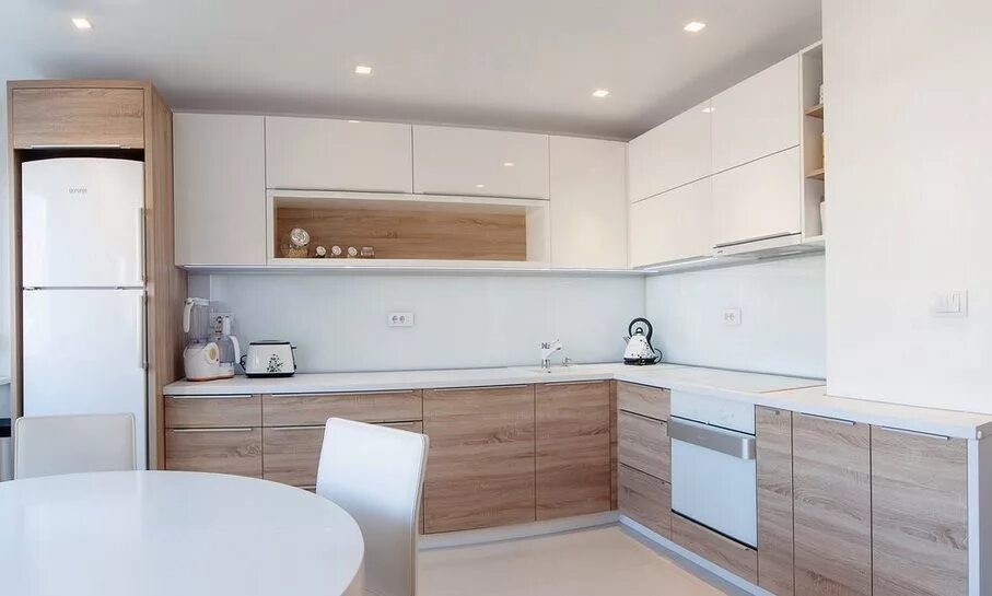 Кухня светлая угловая современная фото Kuhinje - Galerija SvetiX d.o.o. Diseño cocinas modernas, Diseño muebles de coci