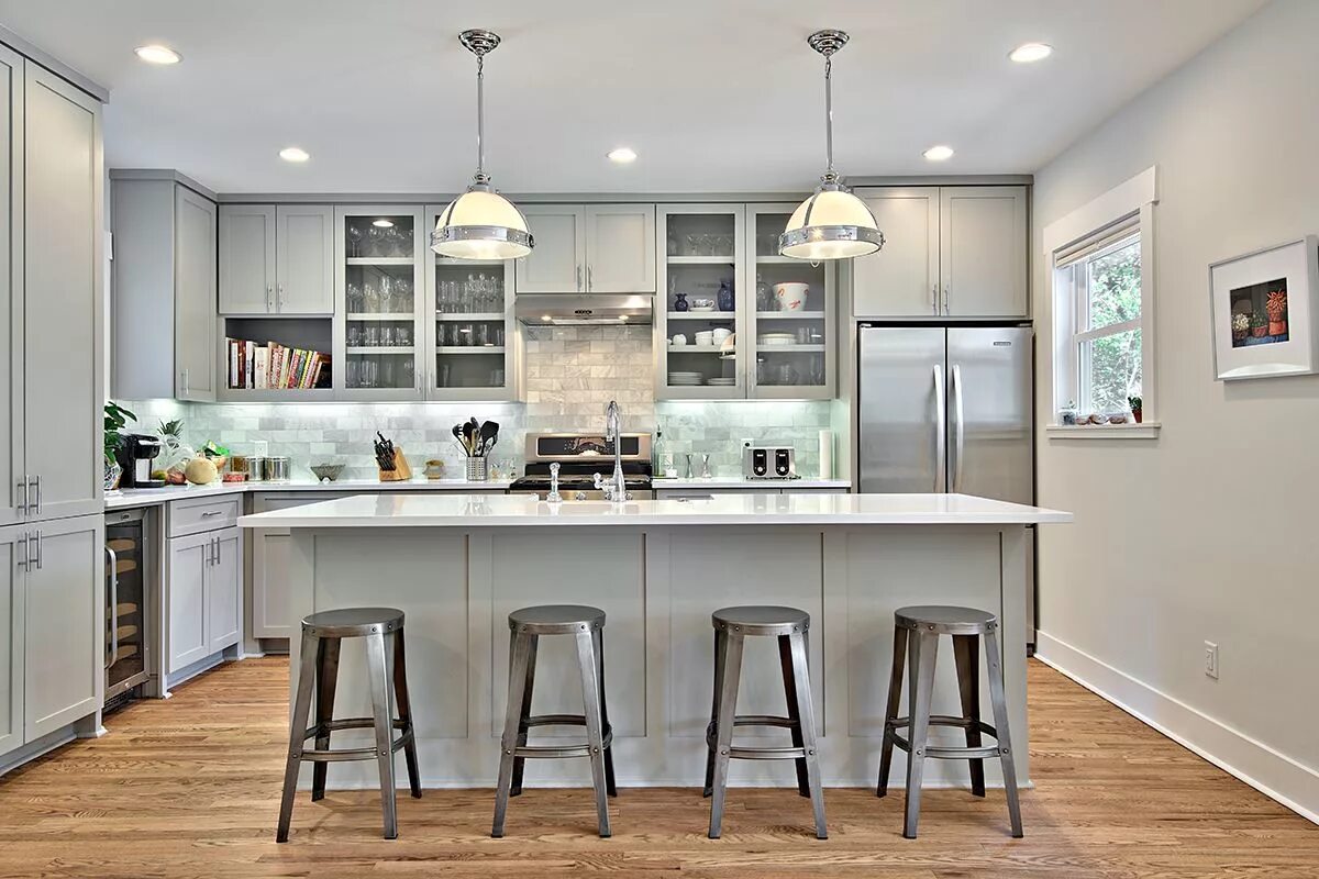 Кухня светло серого цвета в интерьере Portfolio Kitchen remodel small, Grey kitchens, Light grey kitchen cabinets