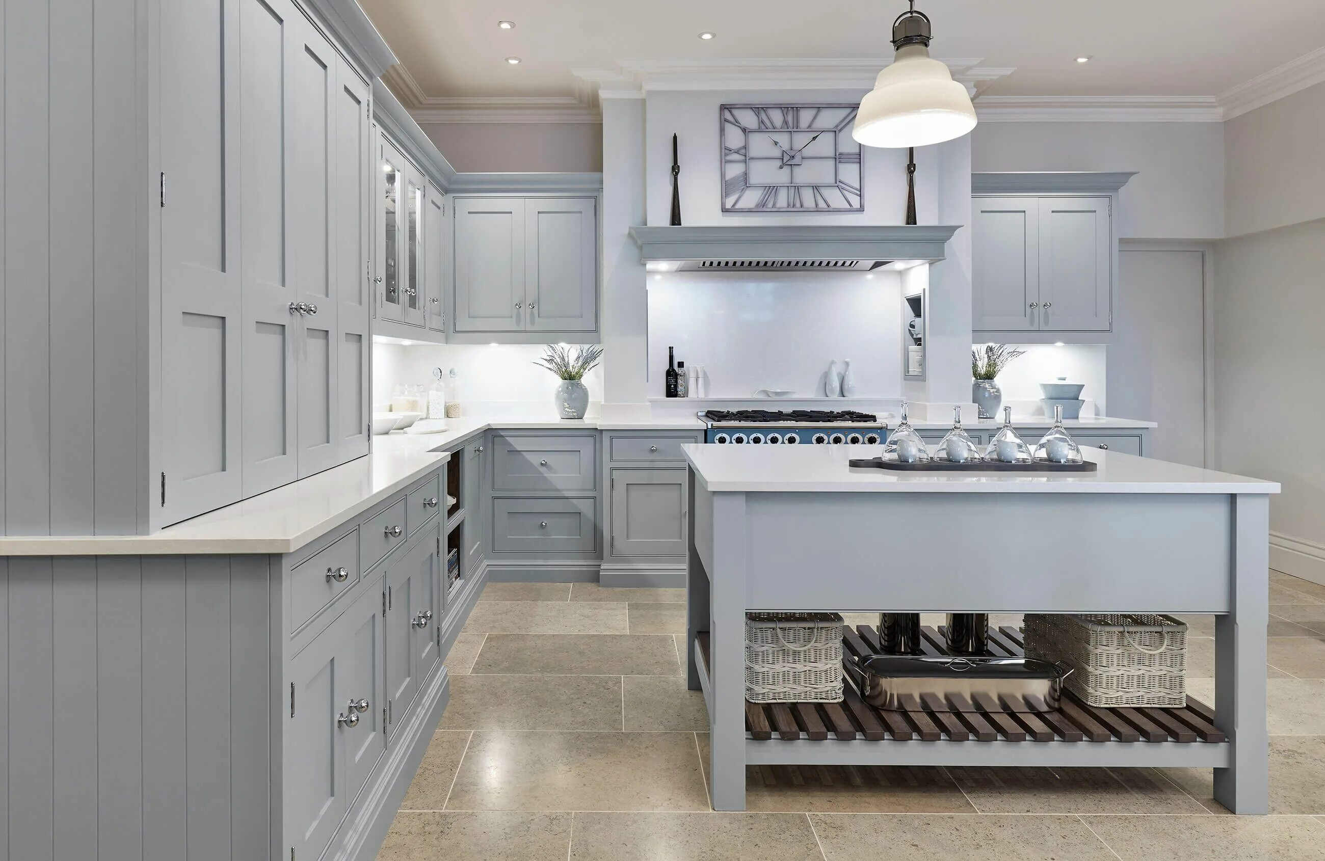 Кухня светло серого цвета в интерьере Light Blue Kitchen Tom Howley Grey kitchen designs, Light blue kitchens, Grey ki