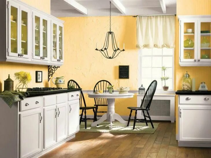 Кухня светло желтые стены в интерьере Farmhouse style antique kitchen. Yellow kitchen walls, Small farmhouse kitchen, 