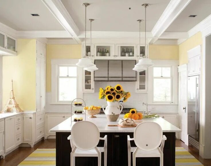 Кухня светло желтые стены в интерьере Pale Yellow Paint Color in East Facing Kitchen Gelbe küchenwände, Küche farbidee
