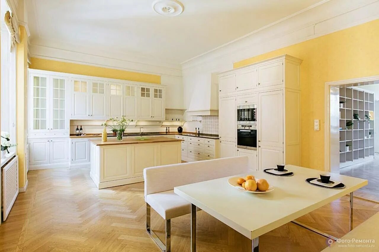Кухня светло желтые стены в интерьере Цвет обоев светлой кухни