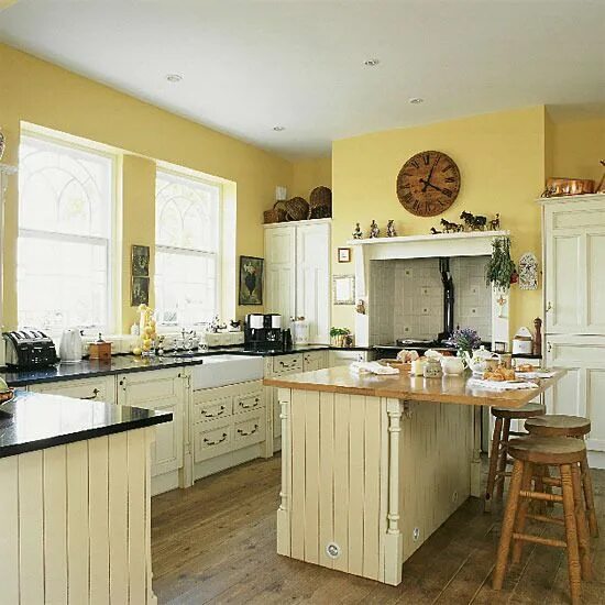 Кухня светло желтые стены в интерьере Yellow country kitchen Kitchen design Decorating ideas Ideal Home Yellow kitchen