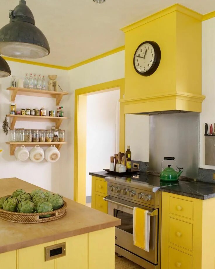Кухня светло желтые стены в интерьере Farrow & Ball Babouche Yellow kitchen designs, Yellow kitchen decor, Kitchen cab