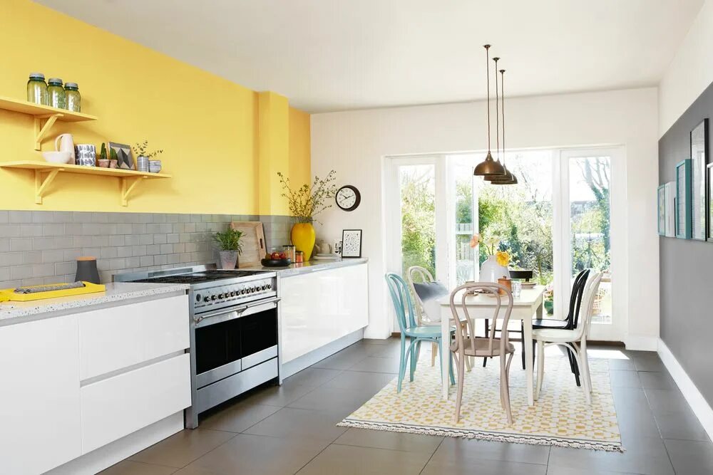 Кухня светло желтые стены в интерьере Dr Dulux: How To Decorate an Open Plan Kitchen Living Room Dulux Dulux Pakistan