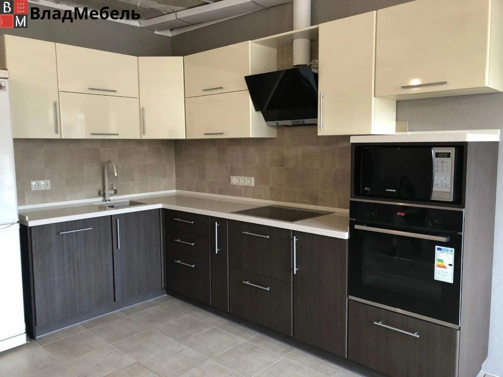 Кухня светлый верх темный низ в интерьере Кухня белый низ темный верх - Кухня белый верх темный низ цена на заказ modawome