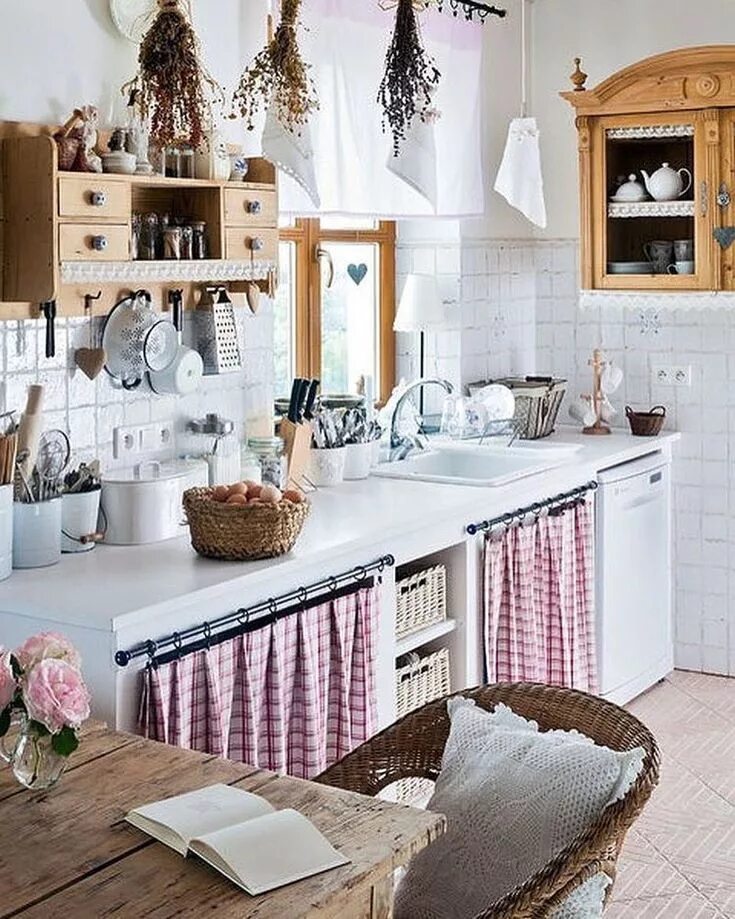 Кухня своими руками идеи дизайна фото #bestofinterior ✔ Chic kitchen, Shabby chic kitchen, Farmhouse kitchen curtains
