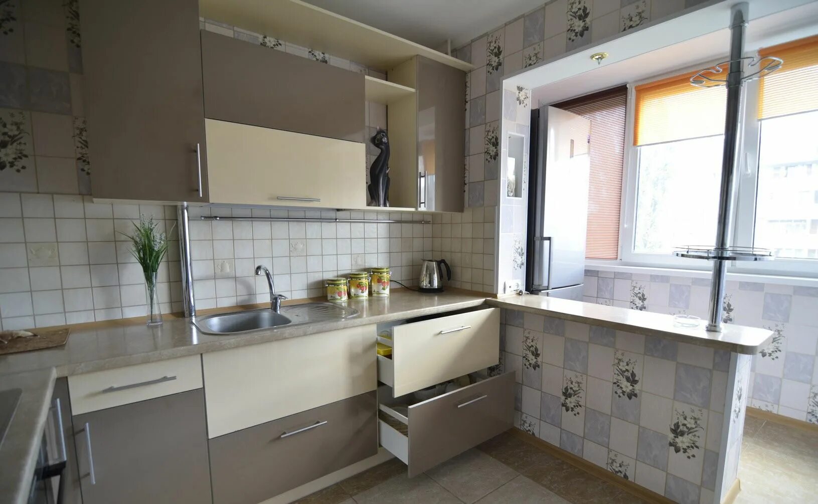 Кухня ташкентская планировка 32 идеи современного оформления балкона: кабинет или зона отдыха? Холодильник на