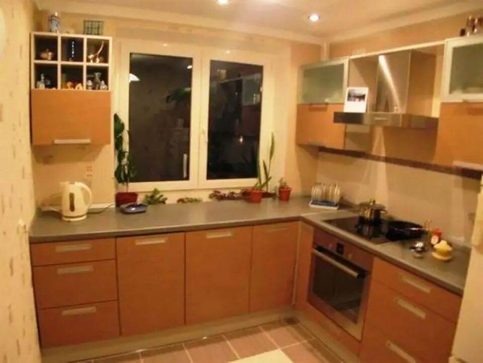 Кухня ташкентская планировка Corner kitchens photo left corner with window (46 Photos)