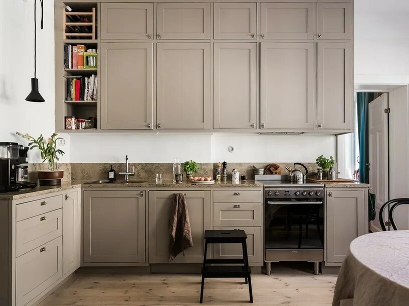 Кухня тауп в интерьере Бежевый цвет в интерьере кухни Cтатьи о мебели и интерьере