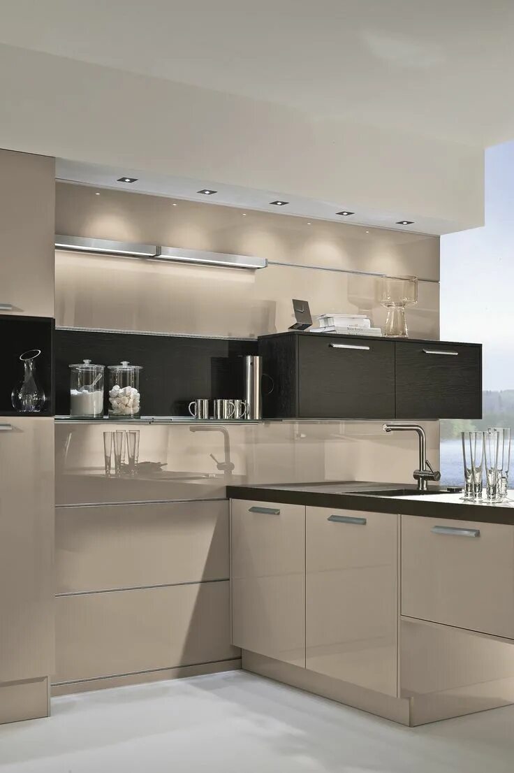 Кухня цвет кашемир в интерьере 4030 5080 Cashmere high gloss lacquer Terra oak veneered stunning German kitchen
