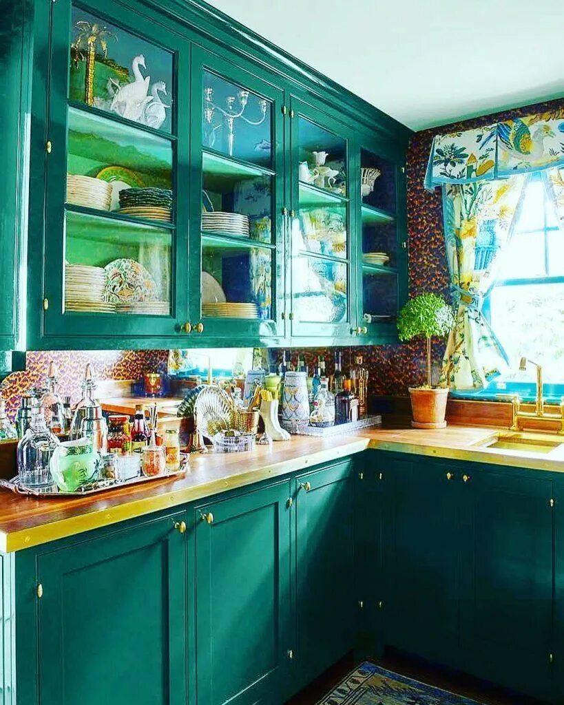 Кухня цвет малахит фото в интерьере SW Country Squire-Green Green kitchen cabinets, Green kitchen, Light green bedro