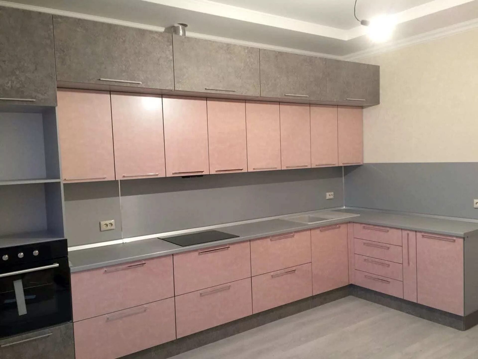 Кухня цвет пудра матовая фото в интерьере Кухня Лилия КАЗАНСКАЯ МЕБЕЛЬНАЯ ФАБРИКА "ГОСТ"