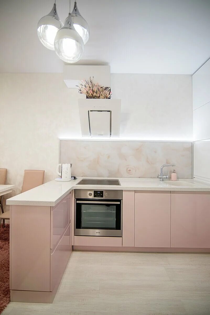 Кухня цвет пудра матовая фото в интерьере Кухня цвет пудра матовая в интерьере (82 фото) - 82 фото