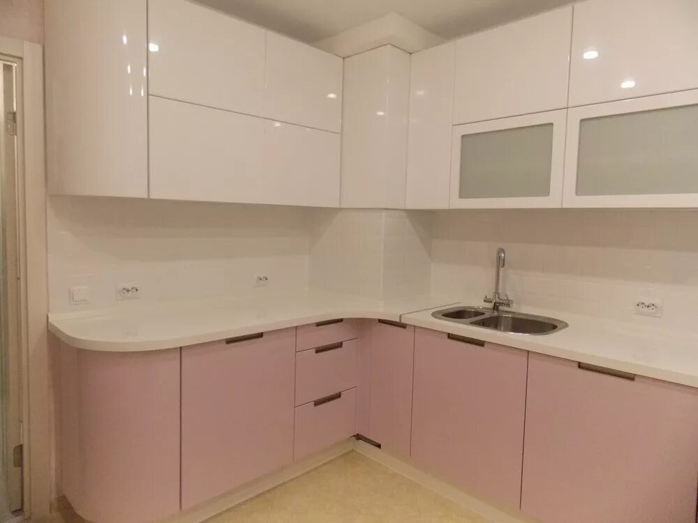 Кухня цвет пудра матовая фото в интерьере Кухня пудрового цвета матового угловая - Наша недвижка, наш дом, наша квартира