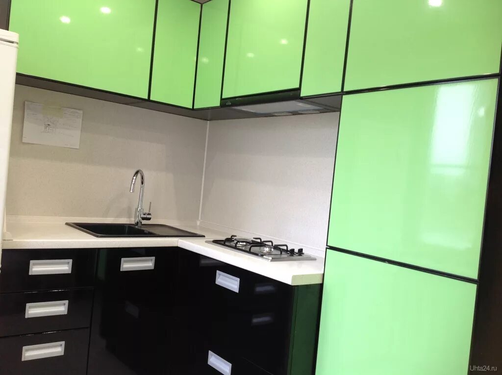 Кухня цвета эвкалипт в интерьере фото Фотография Фасады: цвет эвкалипт в черном алюминиевом профиле. Фотографии Ухты