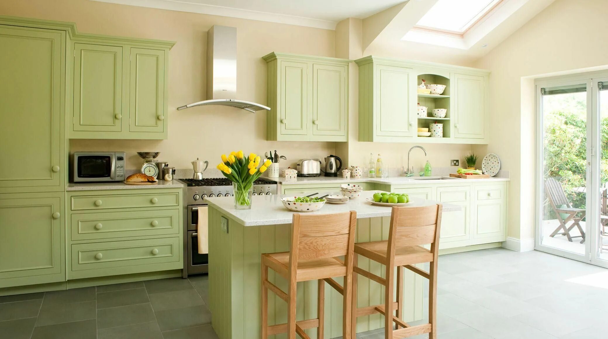 Кухня цвета фисташки в интерьере фото Original Kitchens from Harvey Jones Kitchens Green kitchen, Simple kitchen, Gree