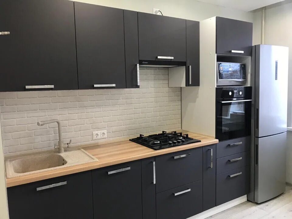 Кухня цвета графит матовый в интерьере фото Кухня "Румба" с фасадами из массива, цена от 33 399 руб за п.м - "Новые Кухни"