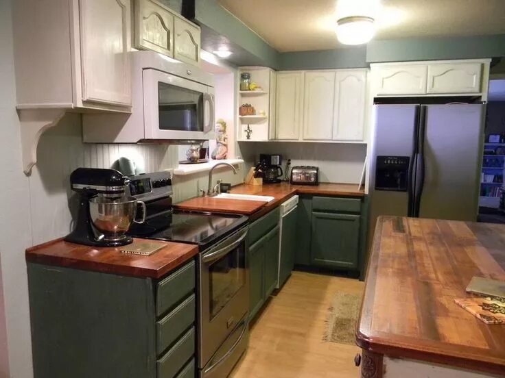 Кухня цвета хаки в интерьере фото Two tone kitchen cabinets in small kitchen. The wood counter and stainless appli