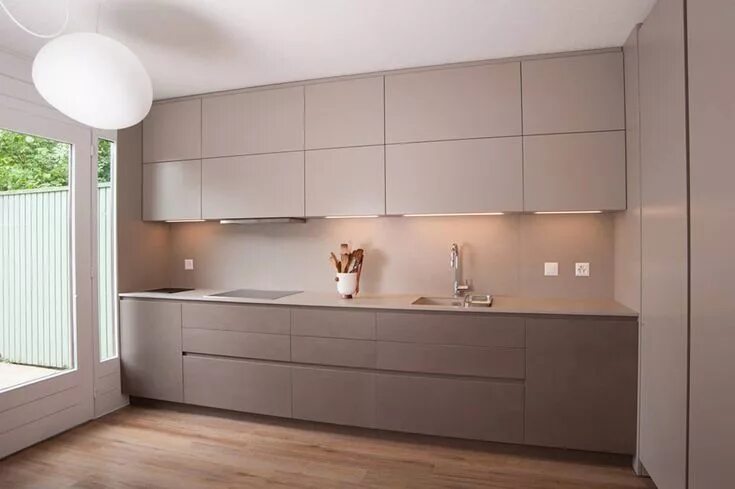Кухня цвета капучино в интерьере Cocinas de estilo moderno de sandra marchesi architetto #cocinasmodernas Arredo 