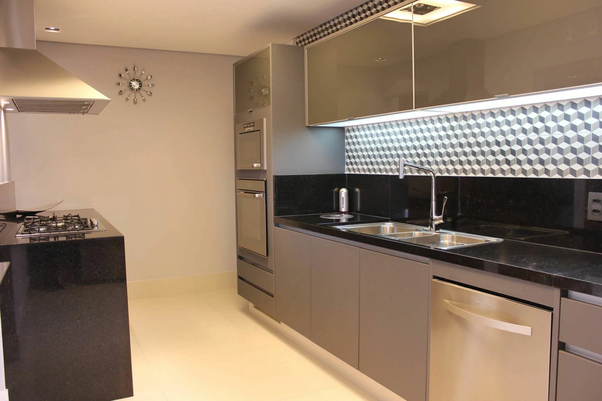 Кухня цвета кашемир в интерьере фото матовый Cozinha 1 homify Cozinhas modernas, Modelos de cozinha, Cozinhas