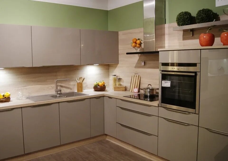 Кухня цвета латте в интерьере What colors goes with cappuccino in the kitchen interior (58 Photos)