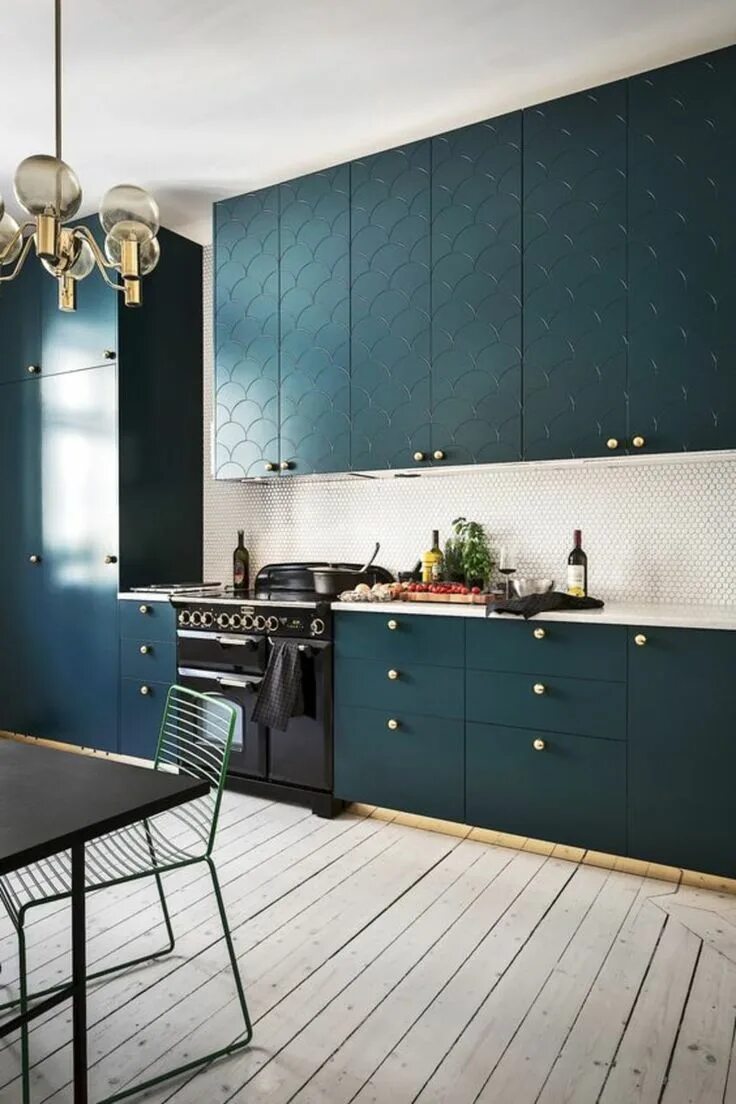 Кухня цвета морской волны в интерьере The Kitchen Cabinet Color I’m Obsessed With Teal kitchen, Teal kitchen cabinets,