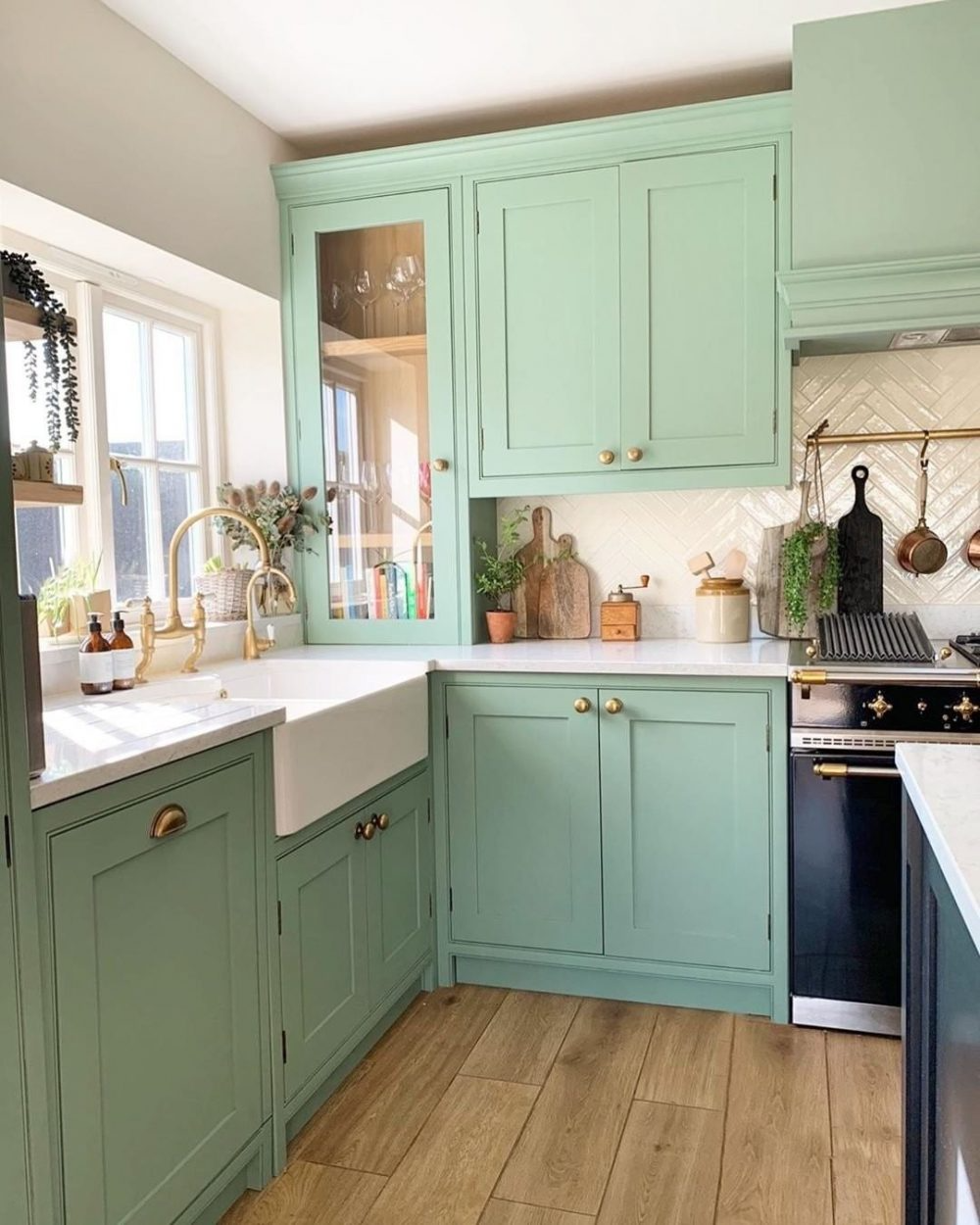 Кухня цвета мяты в интерьере фото Trend report: These colors will dominate 2021 Green kitchen designs, Interior de