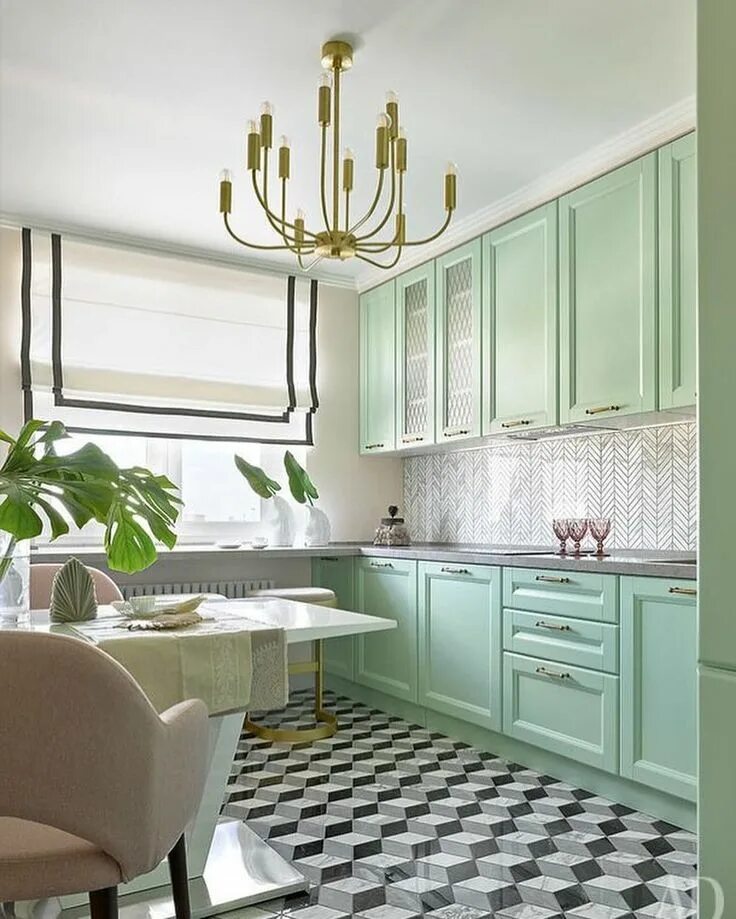 Кухня цвета мяты в интерьере фото LM Design Studio on Instagram: "Stylish mint green kitchen with a favourite floo