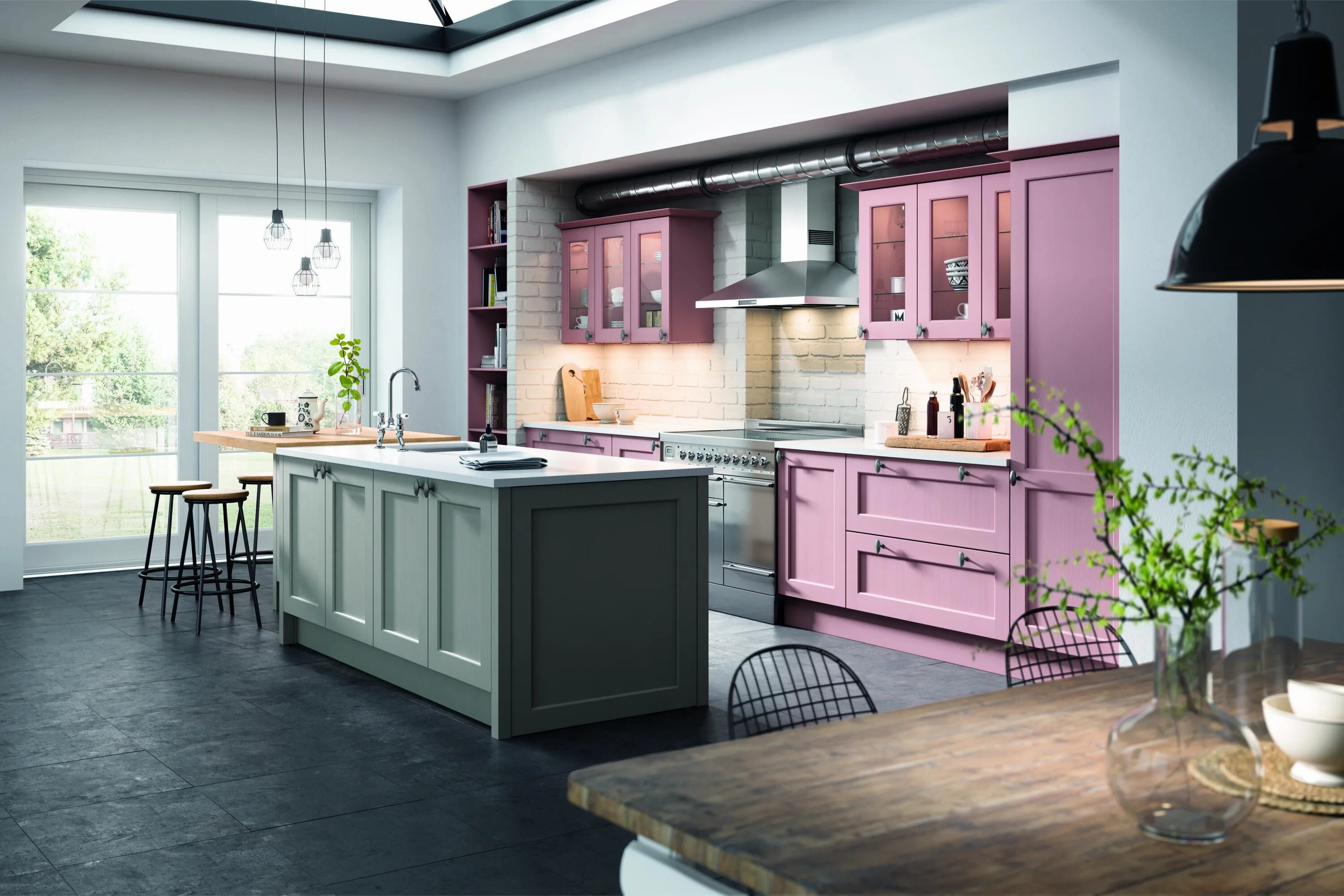 Кухня цвета пыльная роза в интерьере Traditional kitchen in both light grey and stunning pink - includes glazed wall 