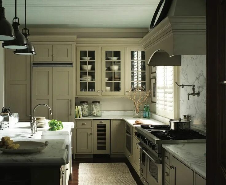 Кухня цвета шалфей фото в интерьере Benjamin Moore grasshopper Green kitchen cabinets, Kitchen cabinet colors, Kitch