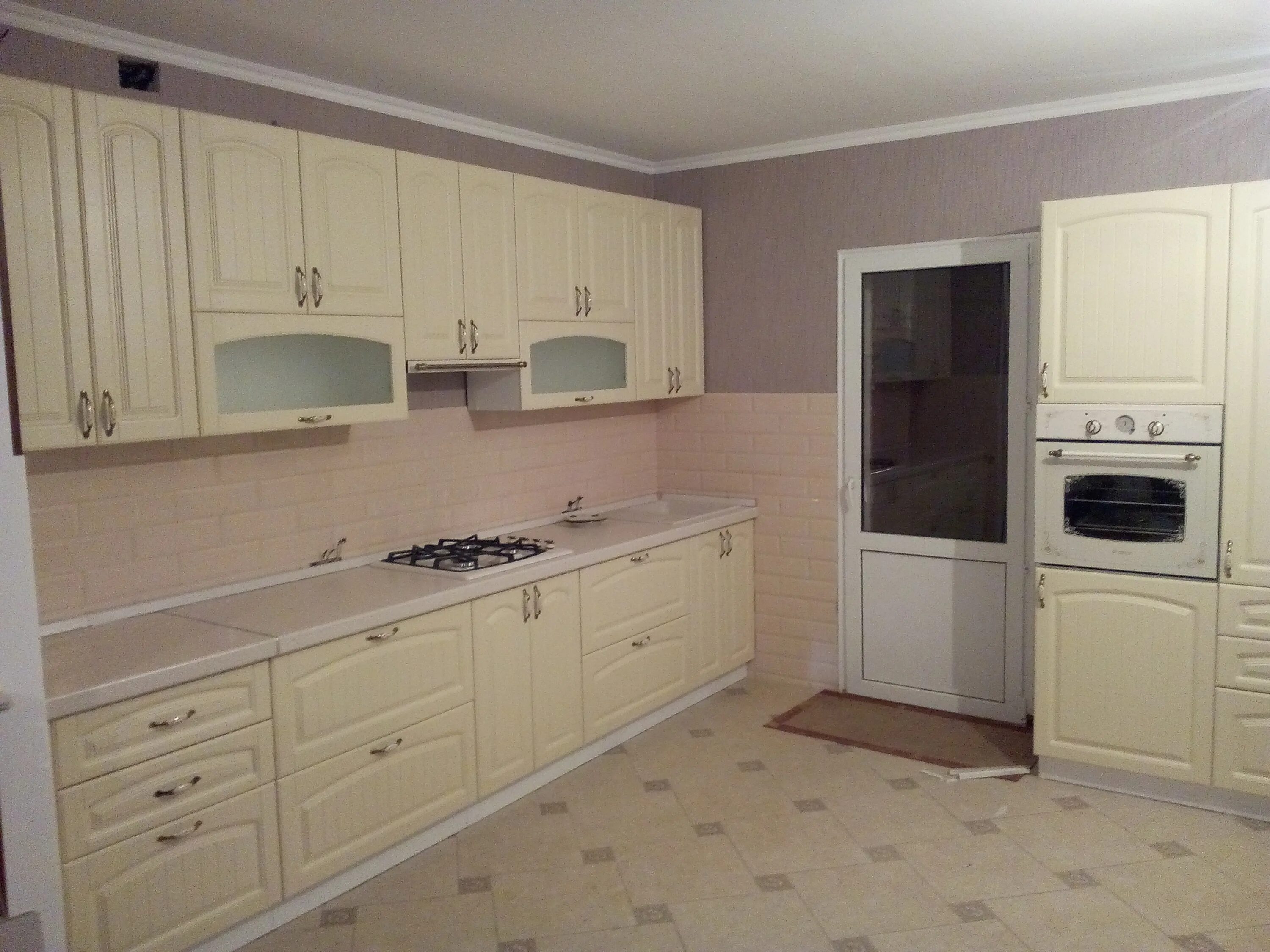 Кухня цвета ваниль в интерьере фото Фото кухонных гарнитуров цвет ваниль (83 фото) - 83 фото