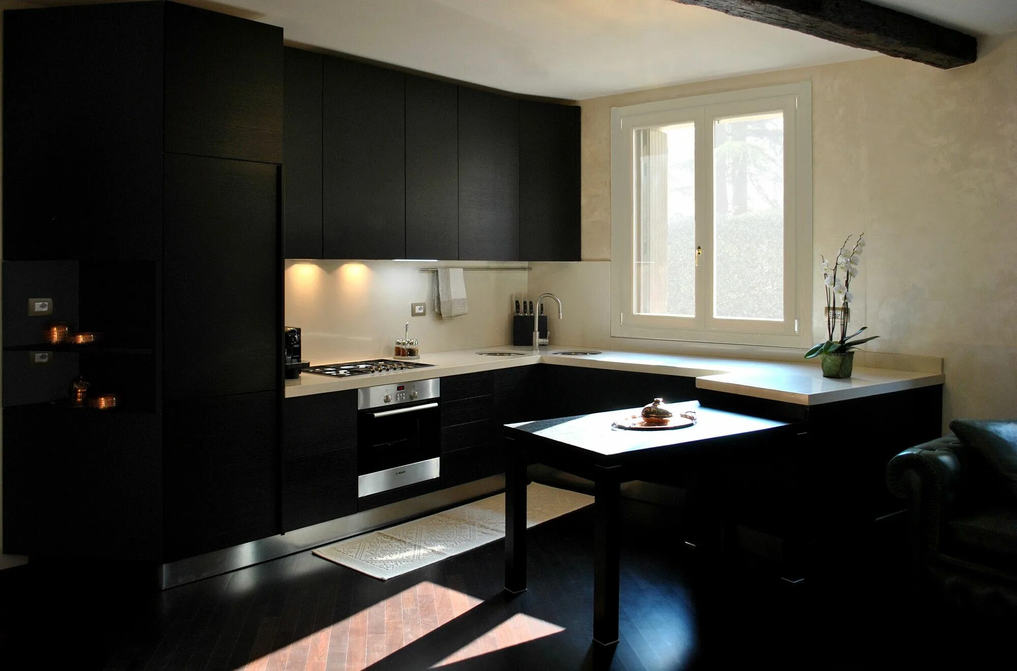 Кухня цвета венге в интерьере Alcune realizzazioni Alberticasador :: Cucine ed arredamento su misura in Brianz